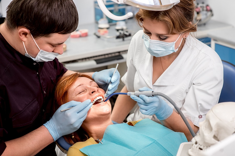 Dental Implants vs. Dentures: Which Is the Better Choice?